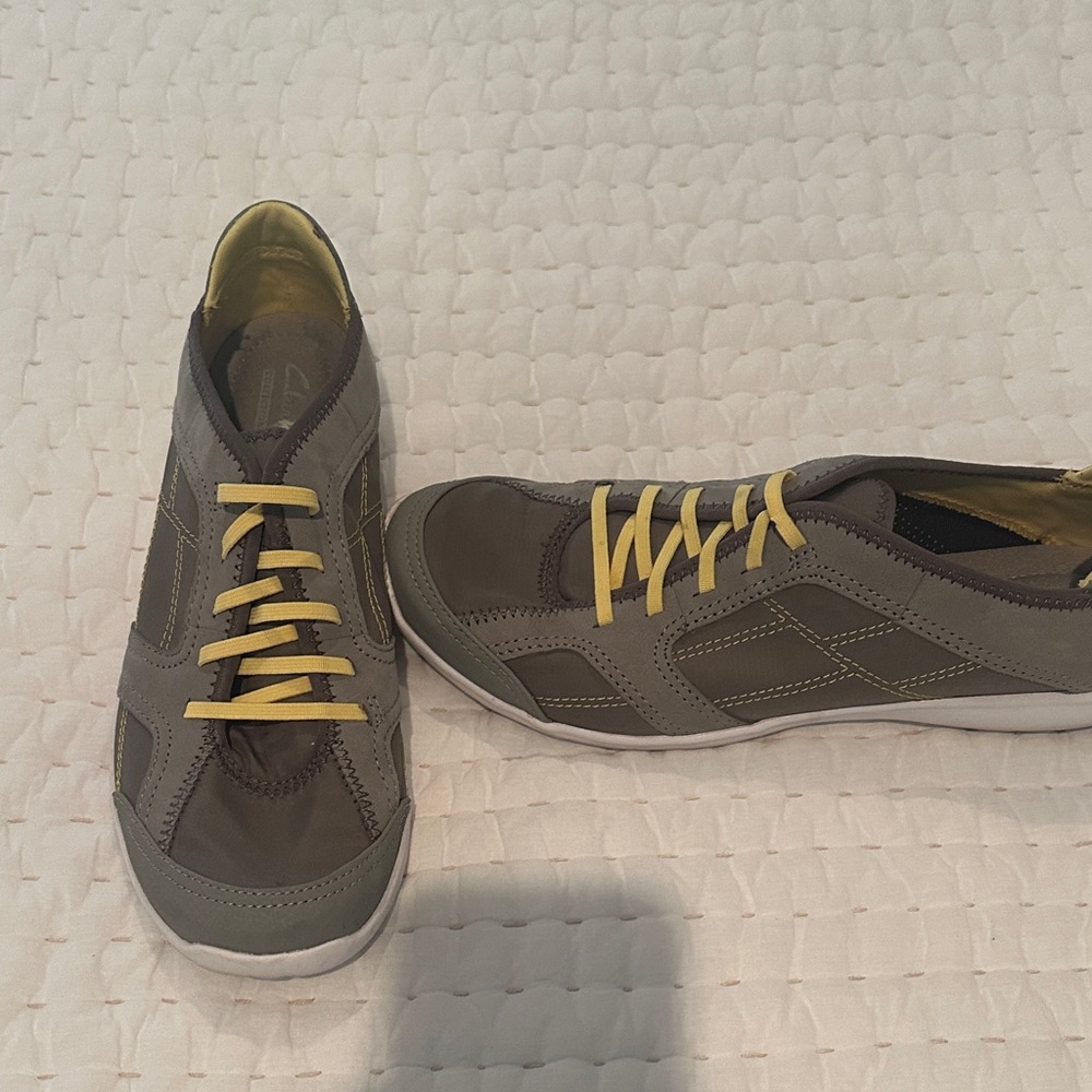 Clarks Men's Gray and Yellow Sneakers